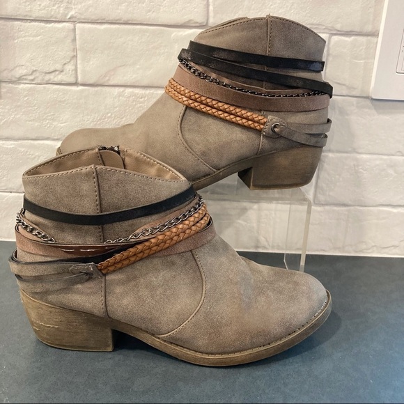 Sonoma sz 7.5 Cabinstone gray vegan harness strap ankle booties - Picture 3 of 14